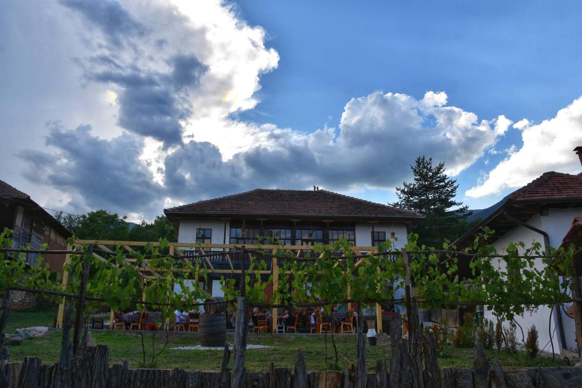 Corbadziski An Ethno House Bed & Breakfast Vratnica ภายนอก รูปภาพ